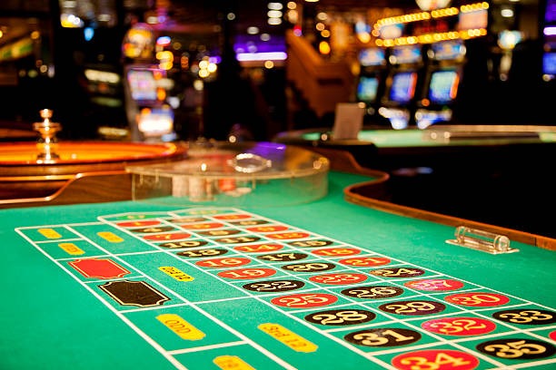 dwi 11 platform interface showing sportsbook, live-dealer, and slot categories